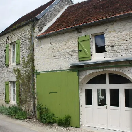 Landreville, 4 Pièces, 6 Personnes - Fr-1-543-146 Hébergement de vacances *